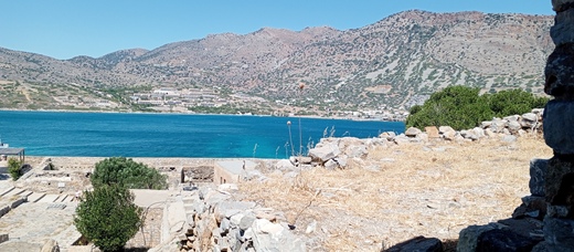 Výhled z vrchu Spinalongy.jpg