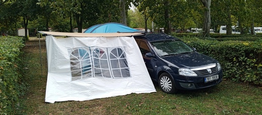 Pršelo, proto ta zástěna.jpg