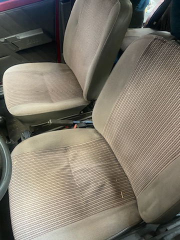 Přední sedačky a 32 let provozu